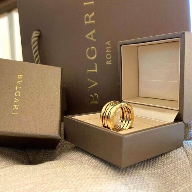 Новое кольцо bvlgari b.zero1,желтое золото,весь комплект,4 витка,отлично в подарок,размер 56,